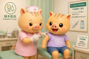 福本医院の処置室で、公式キャラクターのリリー看護師が、いのっちの左上腕にインフルエンザワクチンを接種している3Dイラスト。いのっちは笑顔で診察ベッドに座り、リリー看護師も優しい表情で対応している。背景には福本医院のロゴマークとインフルエンザ予防接種の案内が掲示されている。